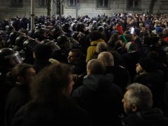 Болгар Улсад төсвийн зардлыг өсгөж, татварыг нэмэхийг эсэргүүцсэн жагсаал болов