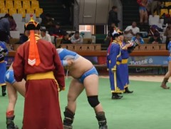 Өсвөр үе залуучуудын УАШТ-д аймаг, сумын цолтой 40 гаруй бөх зодоглож байна