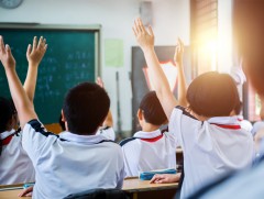 Хятадад бага ангийн сурагчдын ачааллыг хөнгөлж, илүү унтуулж, дэлгэцийн цагийг багасгахад анхаарна