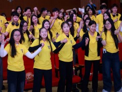 “UB DEBATE 2025” хөтөлбөр мэтгэлцээний ур чадвараар дамжуулан сурагчдад эх оронч төлөвшил олгож ба..