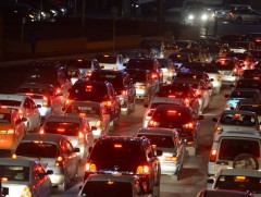 Авто замын түгжрэлээс болж нийтийн тээвэр хүлээгдэж байна