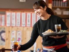 Оюутан: Хамаг л хүнд хэцүү ажлаа хийлгээд, хамгийн бага цалинг өгдөг 