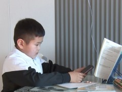 Сурагчид цахим хичээлдээ идэвхтэй хамрагдаж, дархлаагаа дэмжиж байна