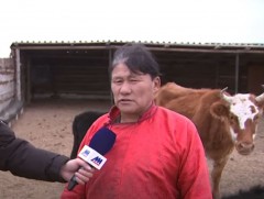 Р.Мөнхтөр: Хүмүүс миний төмөр сэйфэнд их мөнгө бий л гэж боддог үнэндээ хэдэн ном л бий