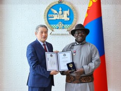 НҮБ-ын Хүүхдийн сангийн Суурин төлөөлөгчийг “Найрамдал” медалиар шагналаа