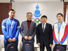 Мөсөнд авиралтын Дэлхийн цомоос медаль хүртсэн тамирчдад хүндэтгэл үзүүллээ