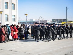 Нээлттэй хаалганы өдөрлөгөөр хугацаат цэргийн алба хаагчид гэр бүлтэйгээ нэг өдрийг хамт өнгөрүүллээ