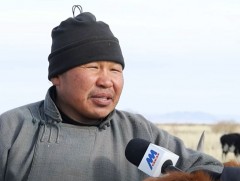 Т.Алдартуул: Эхнэр ажилтай учраас зуны улирлаас бусад үед саалиа хийдэг