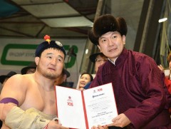 Эх орончдын өдрийн барилдаанд Б.Зоригтбаатар харцага түрүүллээ