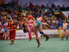 Заан цолны хүндэтгэлд зодоглох бөхчүүд