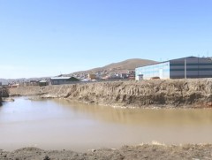 Баянзүрх дүүргийн 21 дүгээр хороонд үерийн далан, цөв цөөрөм барьсан ч бүрэн дуусаагүй, 2 жил болж..