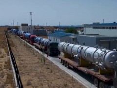 Газрын тос боловсруулах үйлдвэрийн үндсэн технологийн байгууламжийн цамхгуудыг үйлдвэрийн талбайд ..