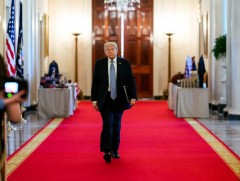 Трамп хиймэл оюуны аюулгүй байдалд чиглэсэн захирамжид гарын үсэг зуржээ